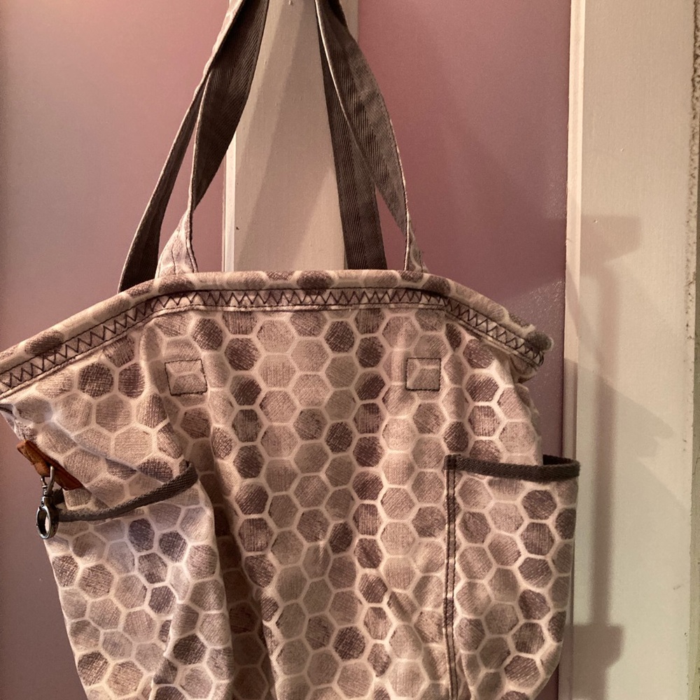 31 Retro Metro Gray and White Tote